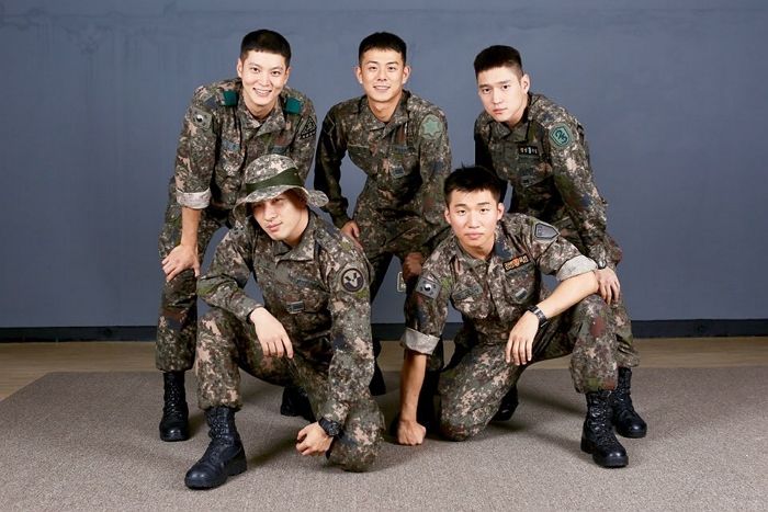 “태양·대성·빈지노·주원”···함께 동고동락한 ‘국방부 엔터’ 멤버들 사진 올리며 ‘찐우정’ 과시한 고경표