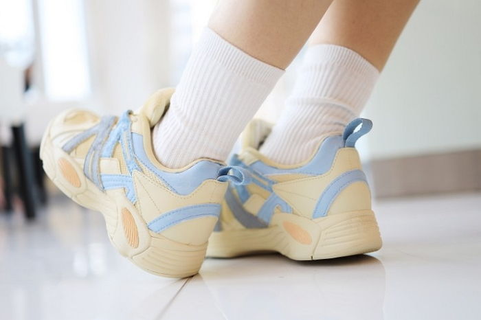 레몬색에 파스텔톤 ‘블루+퍼플’ 섞여 ‘커플운동화’로 신기 딱인 라카이 ‘크림스카이’ 커스텀