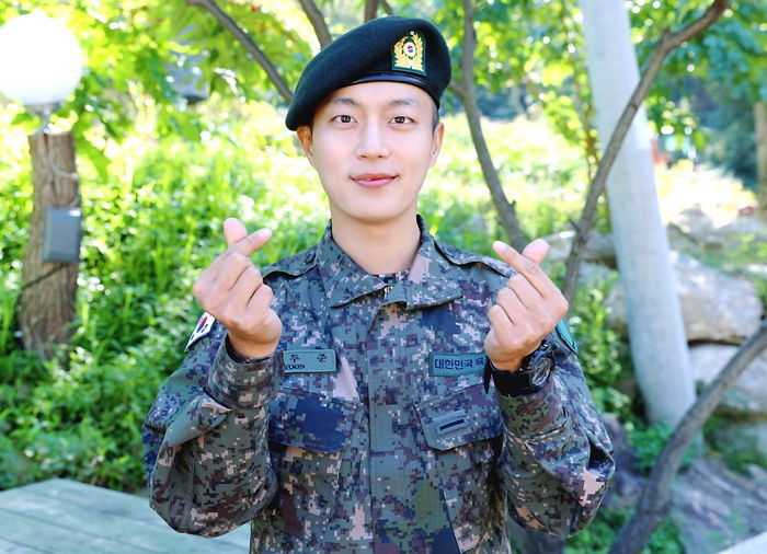 어느새 전역 ‘두 달’밖에 안 남은 하이라이트 리더 윤두준