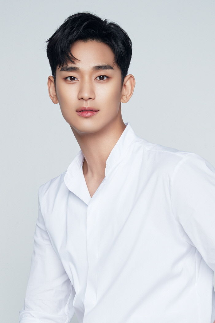 김수현, 드디어 카메오 말고 새 ‘로맨스 드라마’로 돌아온다