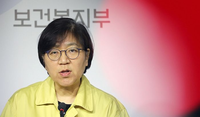 25번 확진자는 중국 다녀온 아들과 함께 사는 73세 한국인 여성