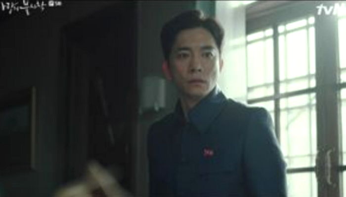 올해 50살인데 20대들 사이에서도 꿀리지 않는(?) ‘사랑의 불시착’ 귀때기 아저씨