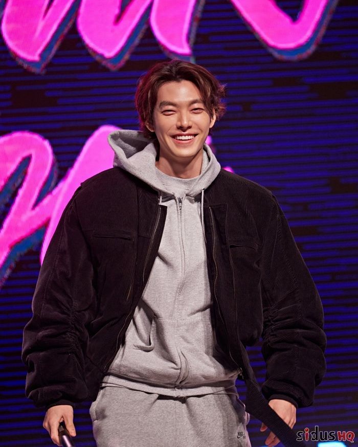 ‘비인두암’ 김우빈, 힘들 때 옆 지켜준 ‘천사 여친’ 신민아 소속사와 전속계약 체결