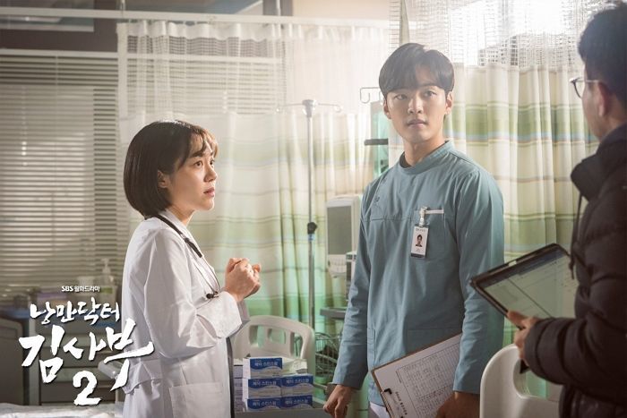 촬영 안 할때도 꼭 붙어 셀카 찍으며 현실 커플 케미 자랑하는 ‘낭만닥터2’ 김민재♥소주연