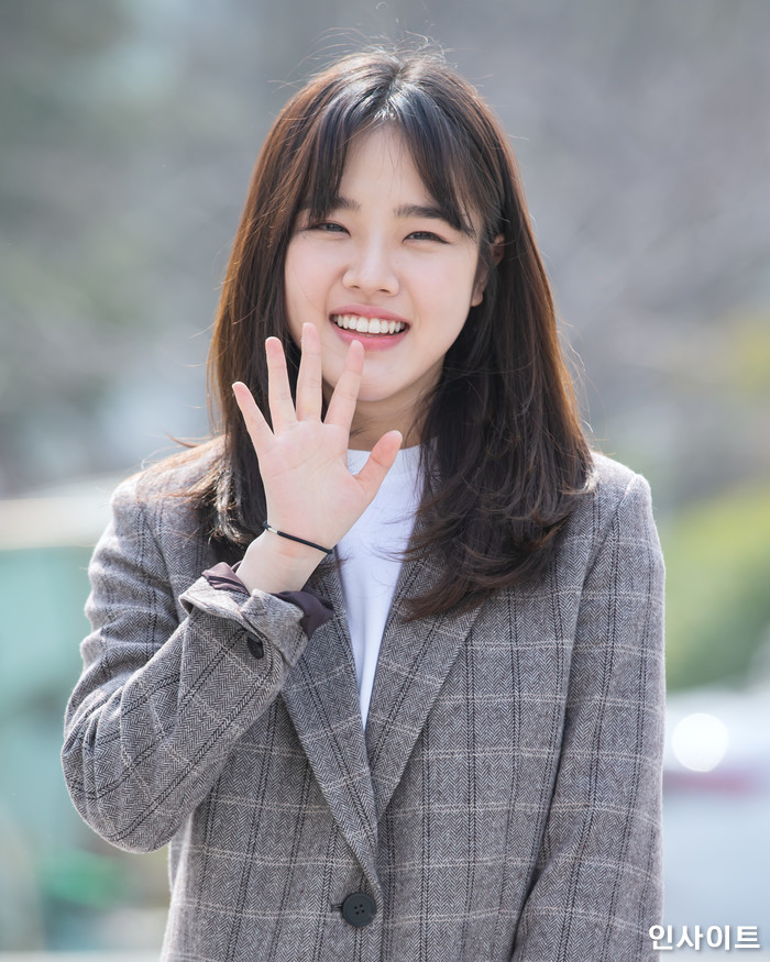 연극영화과 수시 전형에 합격한 배우 김향기가 28일 오후 서울 한양대학교에서 진행된 2019년 입학식에 참석해 입장하고 있다. / 사진=고대현 기자 daehyun@