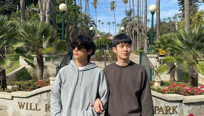 “눈물 훔치는 거 잘 봤다”···‘아카데미’서 상받고 울컥한 최우식 공개적으로 놀리는 ‘찐친’ 뷔