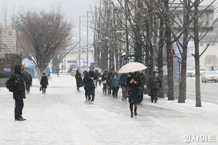 오늘(17일) 출근길 눈 ‘펑펑’ 체감온도 ‘영하 12도’까지 뚝 떨어진다