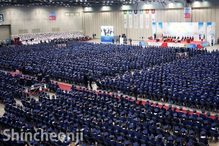 “평범한 사람도 빠져든다”···사람들 감쪽같이 속이는 신천지의 포교법 4가지