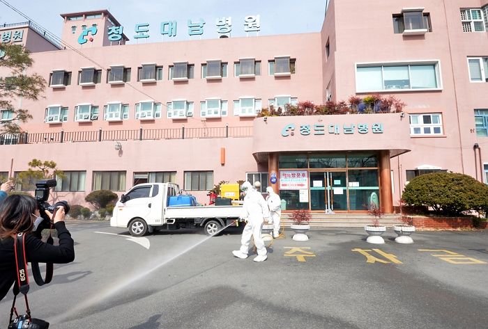 「중국인 유학생 도시락과 비교되는 격리된 '대남병원' 의료진 도시락 수준」の画像検索結果