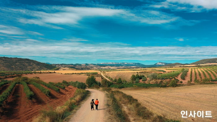감동 힐링 다큐 ‘산티아고의 흰 지팡이’ 포스터 공개