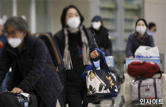 마트서 물건 사는 척 ‘일부러’ 직원 불러서 얼굴에 ‘침’ 뱉은 여성