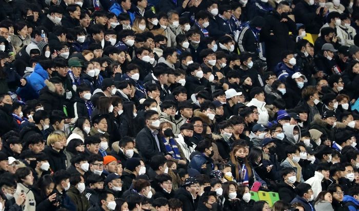 ‘신천지’ 코로나19 확진자, 1만7천명 모인 ‘수원-비셀고베전’ 관람했다