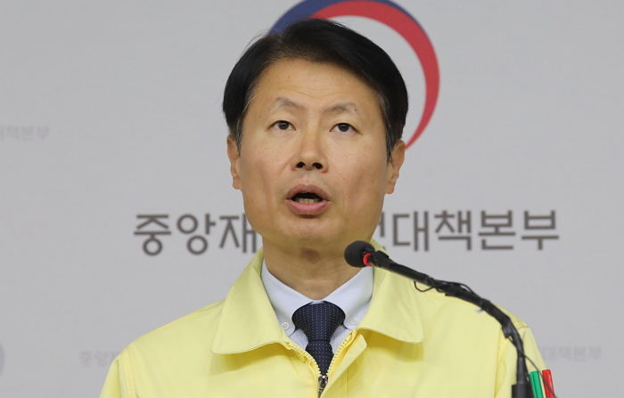 “코로나19 방역 1차적 책임, 이제는 국민에게 있다”는 정부