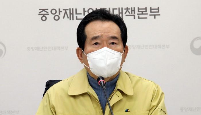 정세균 총리 “국가가 마스크 배급하는 것과 비슷한 ‘공급 방안’ 마련하는 중”