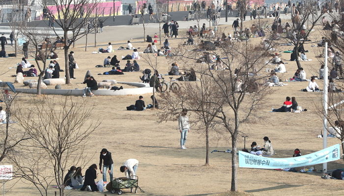 한 달 동안 외출 안 했더니 너무 답답해 목숨 걸고(?) 주말엔 놀러 나오고 있습니다