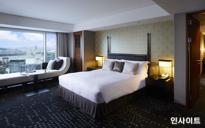 인터컨티넨탈, 최고급 스위트룸과 전용 상영관 포함된 패키지 선보인다