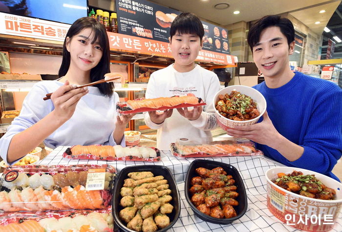 “초밥·윙봉도 집에서” 홈플러스, 델리 신상품 8종 출시