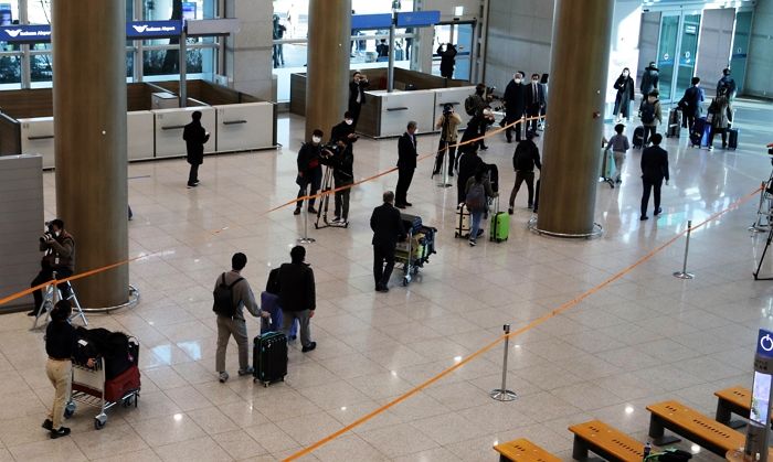 인천공항 검역소장 “코로나19 유증상자 엄청나게 입국하고 있다”