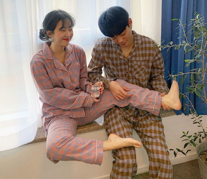 이 시국에 올리면 '개념 커플' 등극할 수 있다는 '집 데이트' 인증샷 - 인사이트 이 시국에 올리면 '개념 커플' 등극할 수 있다는 '집 데이트' 인증샷 - 인사이트