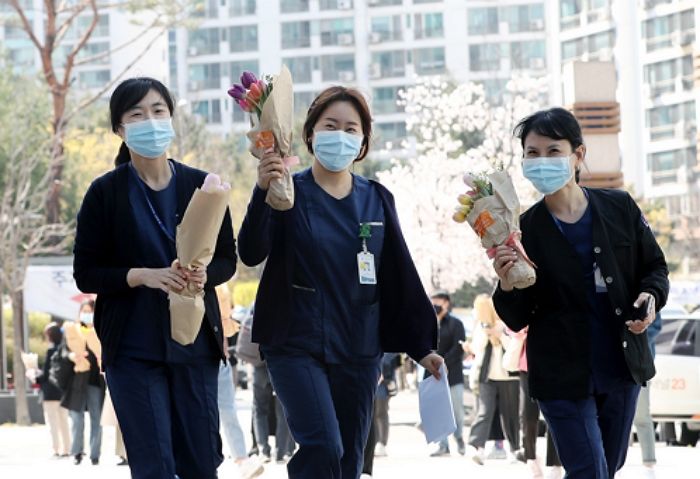 드디어 국내 코로나 완치자 ‘7천명’ 육박했다...총 6천973명