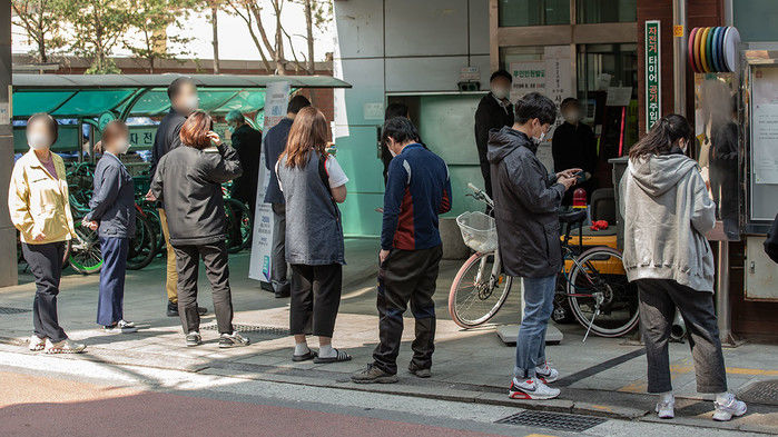 ‘코로나19’에도 마스크 쓰고 투표하는 한국인 “배워야 한다”고 극찬 중인 해외 언론들