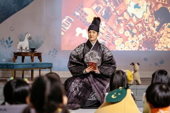 ‘곤룡포+익선관’ 조합으로 리얼 황제 미모 뽐낸 ‘더 킹’ 이민호