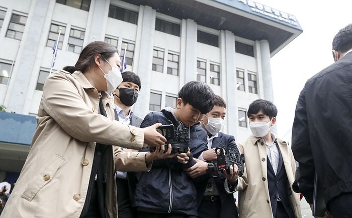 조주빈 공범인 ‘부따’ 강훈, 얼굴 공개됐다···“구체적 답변 모두 회피”