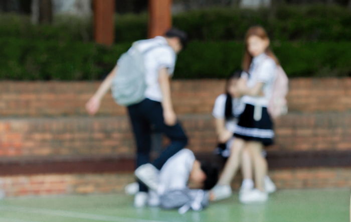 “누군가 익명으로 제게 여친이 ‘학폭 가해자’라는 메시지를 보내왔습니다”