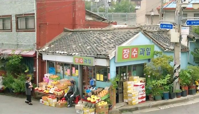 아빠 떠올라 과일 장수에게 우유 사줬다가 답례로 참외 받고 주저앉아 오열한 빵집 알바생