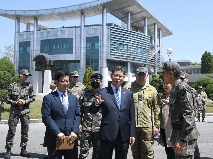 북한군 총격 4일 만에 ‘판문점 견학’ 재개하기로 결정한 통일부