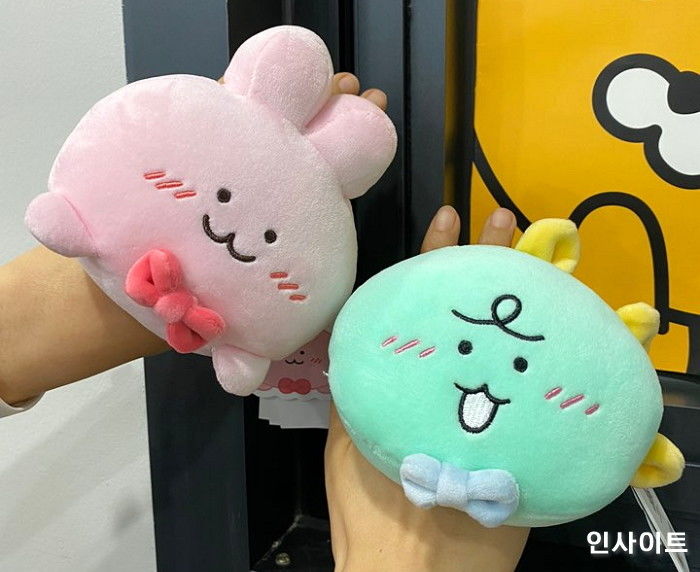 매일 컴퓨터로 과제하느라 손목 아픈 여친에게 선물하면 딱 좋은 ‘귀염뽀짝’ 죠르디 손목 쿠션