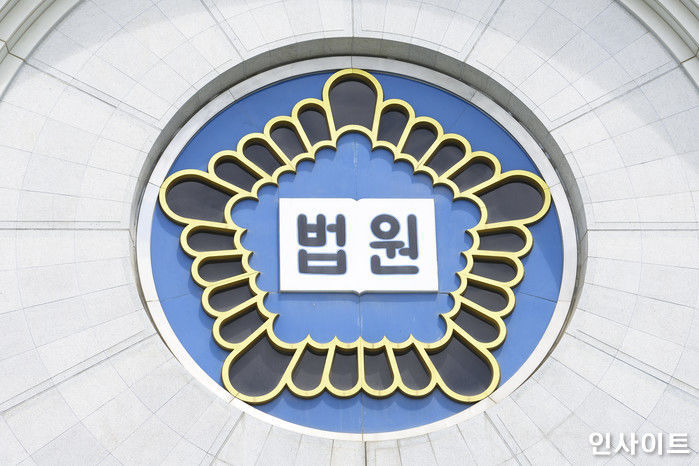 아이와 함께 극단적 선택했다가 혼자 살아남은 엄마에 판사가 ‘징역 4년’ 선고하면서 한 말