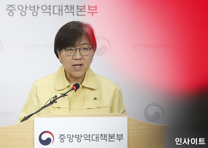 “오늘(13일) 집에 안 있고 나가서 놀면 다음 달 하루 ‘820명씩’ 확진자 나온다”