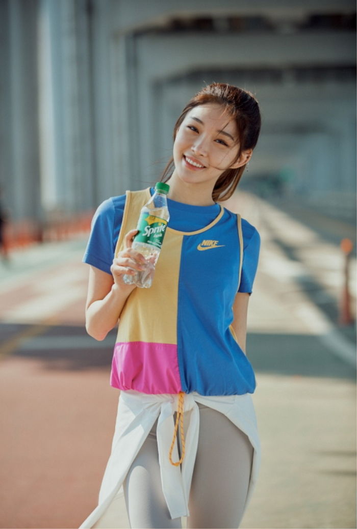 스프라이트 모델 청하, 상큼함과 섹시함 오가는 B컷 화보 공개