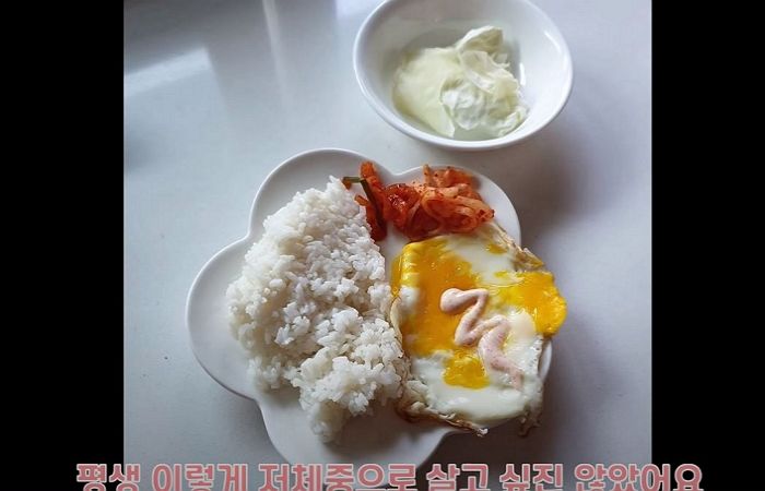 ‘마름 강박증’ 때문에 36kg로 살다가 ‘60kg’까지 찌운 여성 유튜버의 신체 변화