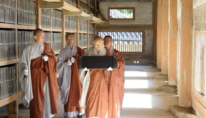 해인사 폭격 명령에도 목숨 걸고 ‘팔만대장경’ 지킨 김영환 장군 유물 ‘국가 문화재’ 된다