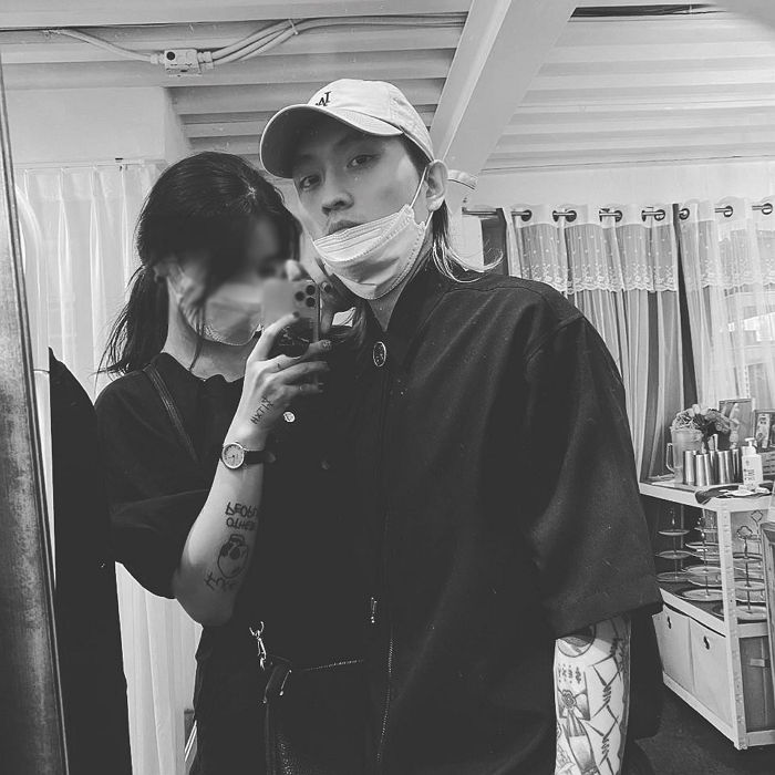 또다시 '여친 가슴' 만지는 사진 올리며 팬들 동공지진 오게 한 씨잼 : 네이버 포스트