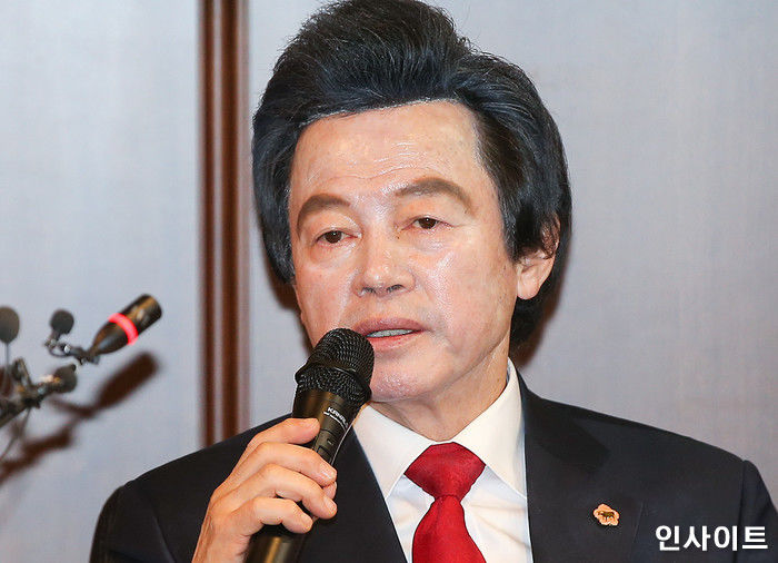 허경영, 경호원 동원해 야산서 50대 남성 폭행한 혐의로 경찰 조사 중