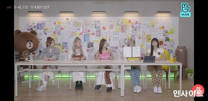 있지(ITZY), 라인프렌즈 크리에이티브 아카데미 입학... 브이라이브 실시간 15만 명 몰려