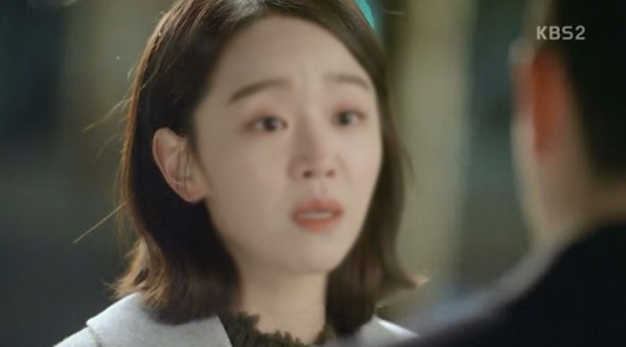어릴적 남동생과 차별하더니 이제와 “왜 아빠만 좋아하냐”며 우는 엄마