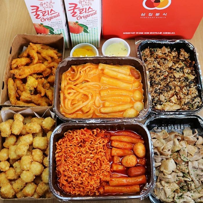 ‘곱창볶음밥+라볶이+감튀’ 한꺼번에 줘 3명이 배 터질 때까지 먹을 수 있는 ‘삼첩분식’