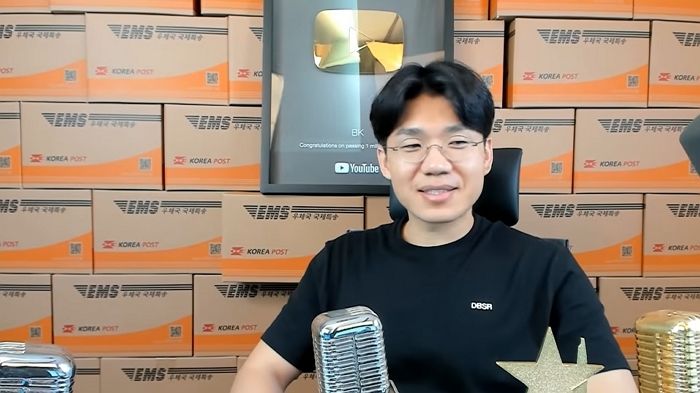 ‘드래곤볼’ 7개 찾아온 구독자에게 ‘골드버튼’ 준다는 400만 유튜버 보겸