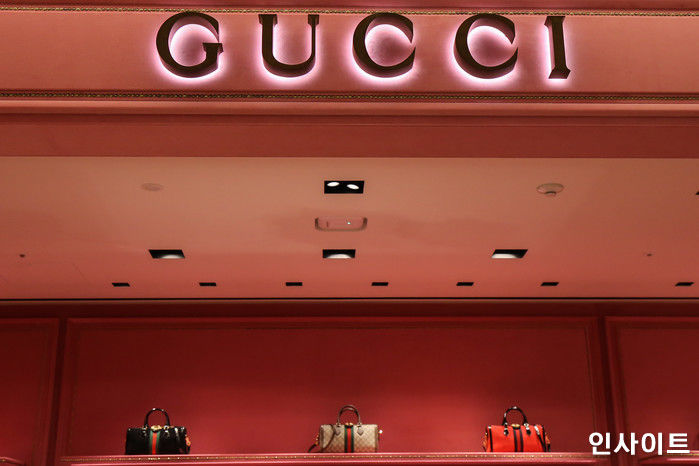 ‘엄마 아빠’ 졸라 명품 한 번이라도 사 본 10대, 50% 넘는다