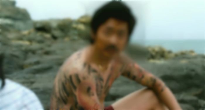 팔뚝 전체 문신하고 98년생이라 속인 청소년에게 술 팔았다가 ‘영업정지’ 당한 순대국집 사장님