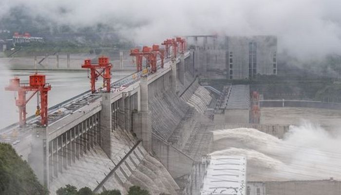 중국 양쯔강 대홍수로 초당 8만2천톤 흙탕물 쏟아져 제주 바다까지 위협하고 있다
