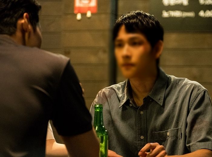 억지로 끌려간 헌팅포차서 “여친 있다”고 끝까지 거부하다가 선배에게 폭행당한 체대생