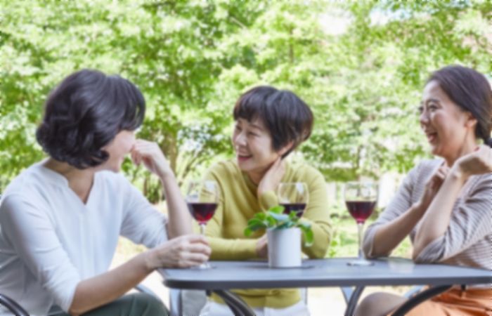 여친의 엄마인 줄 모르고 카페서 시끄럽게 떠드는 여성 ‘뒷담화’ 한 남친