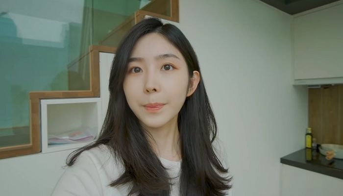 “아침부터 연예인 놀이하니?”···브이로그 찍는다고 집안일 못하게 하는 박지현에 핵직구 날린 친오빠