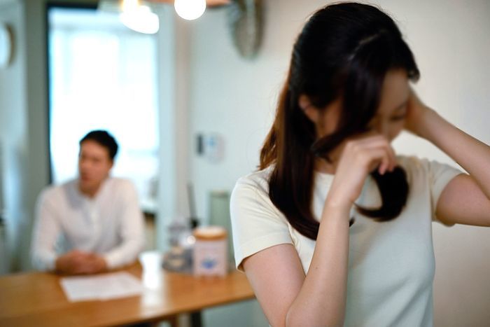학비로 쓰려고 ‘1천만원’ 모은 딸에게 빚 갚아달라며 마이너스 통장 내민 아빠