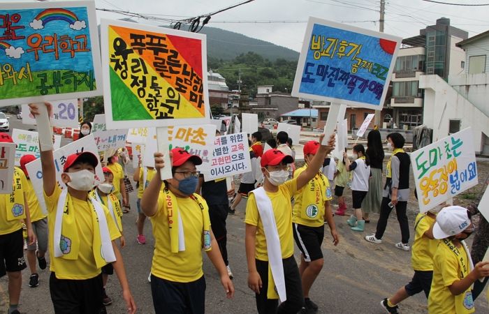 “지금 경상남도 ‘00’로 이사 가면 집+땅 공짜로 받을 수 있다”